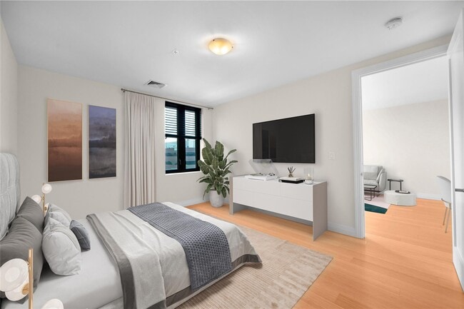 Building Photo - 701 Ridge Hill Boulevard Unit 6L Rental