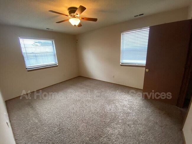 Photo - 2850 S Rogers Ave Unit Apt #3