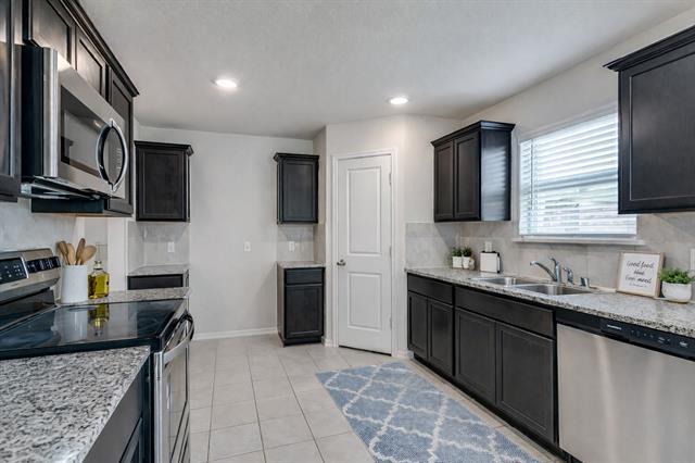 Photo - 914 Decker Dr