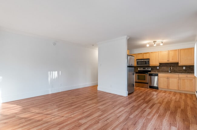 Photo - 10172-10113 113 St Unit 4