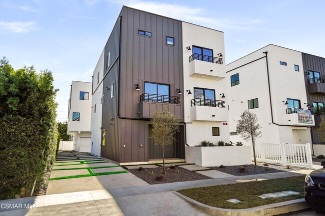 Photo - 10906 Hesby St Townhome