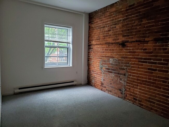 Photo - Nice 3 bed in South End