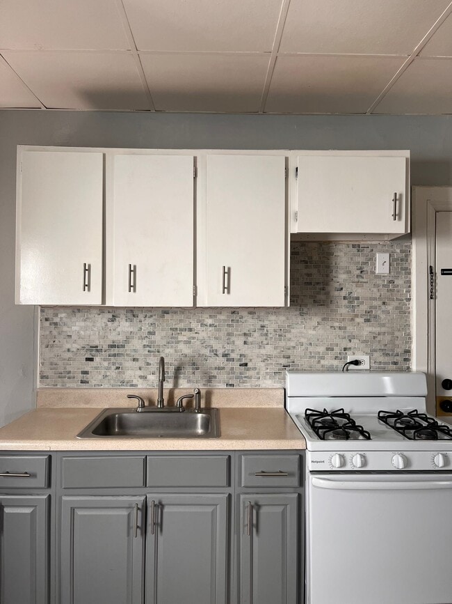 Building Photo - 112 Linden Ave Unit 2