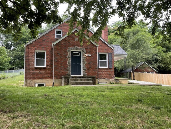 Photo - 3652 Roundhill Ave NW