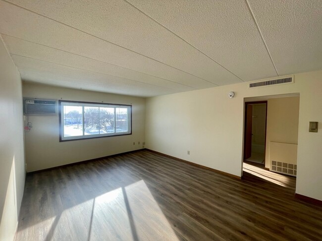 Photo - Updated 1 Bed, 1 Bath Apartment Unidad A1532-5C