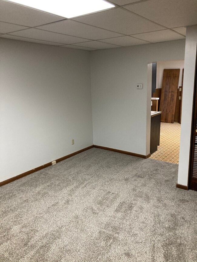 Building Photo - 805 Hess Ave Unit 2
