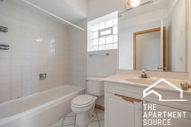 Photo - 817 N Milwaukee Ave Unit 3F