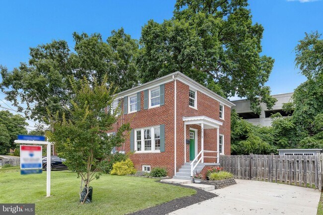 Photo - 2613 S Troy St