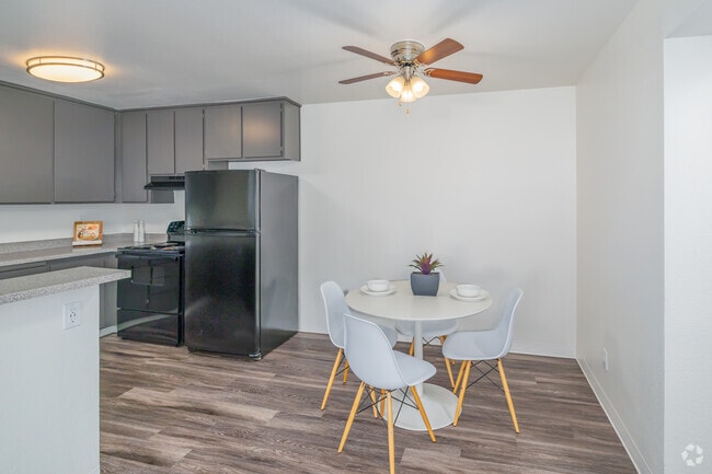 2BR, 2BA - 850SF - Dining Room