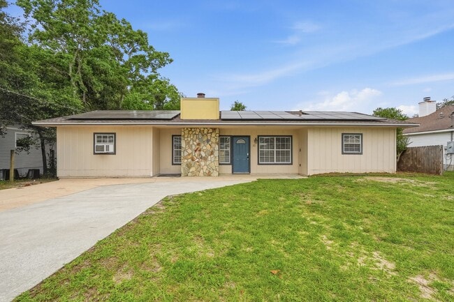 Photo - Spacious Split Floor Plan Home!