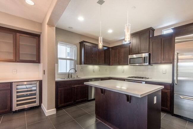 Photo - 465 Magritte Way