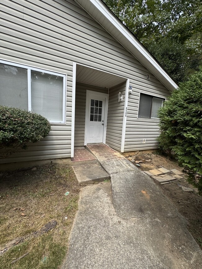 Building Photo - 8566 Creekwood Way