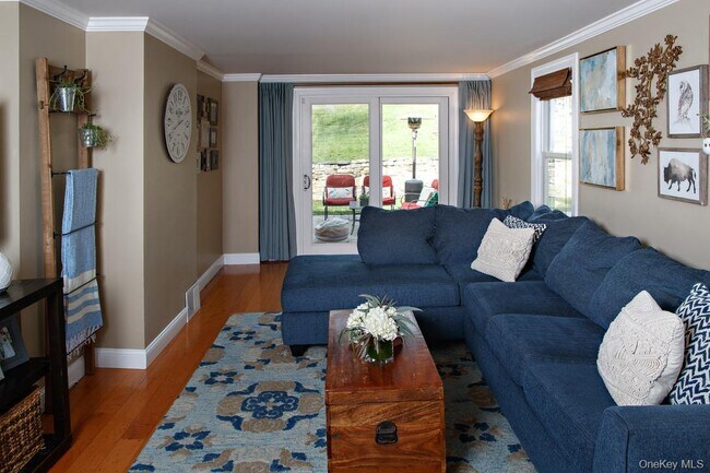 Photo - 112 Charles Colman Blvd