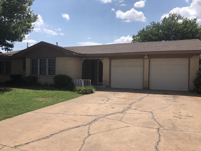 3 bed, 2 living, 2 bath, 2 car garage - 3 bed, 2 living, 2 bath, 2 car garage House