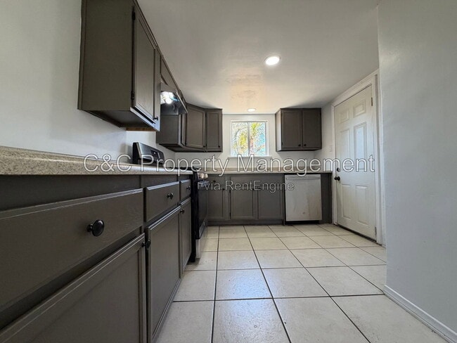Photo - 281 W 12th St