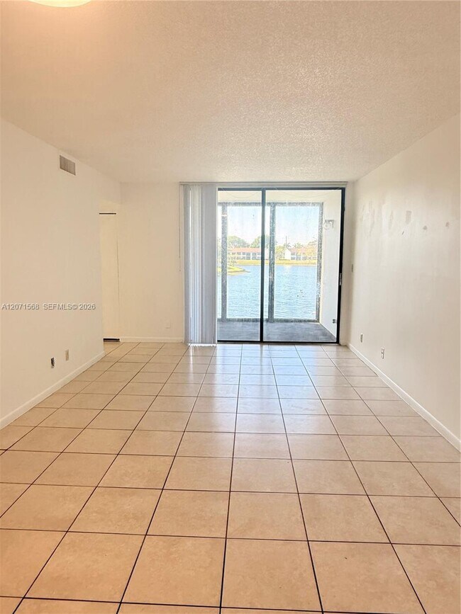 Photo - 210 Lake Pointe Dr Unidad 210