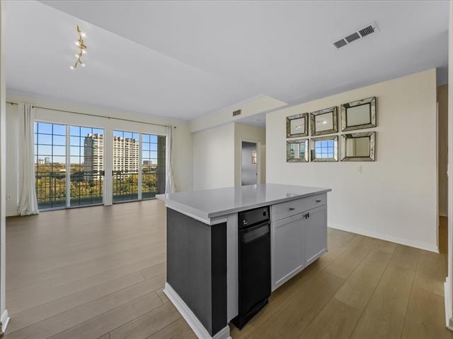 Building Photo - 3225 Turtle Creek Blvd Unit 848 Rental