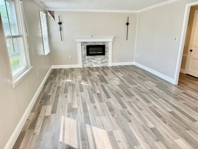 Photo - 295 Kingsley Rd