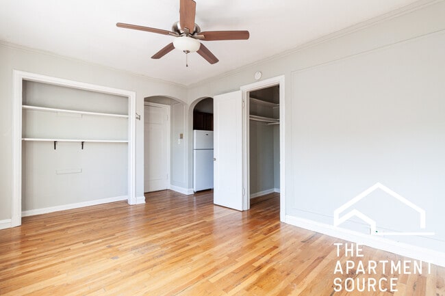 Photo - 837 W Wolfram St Unit 409