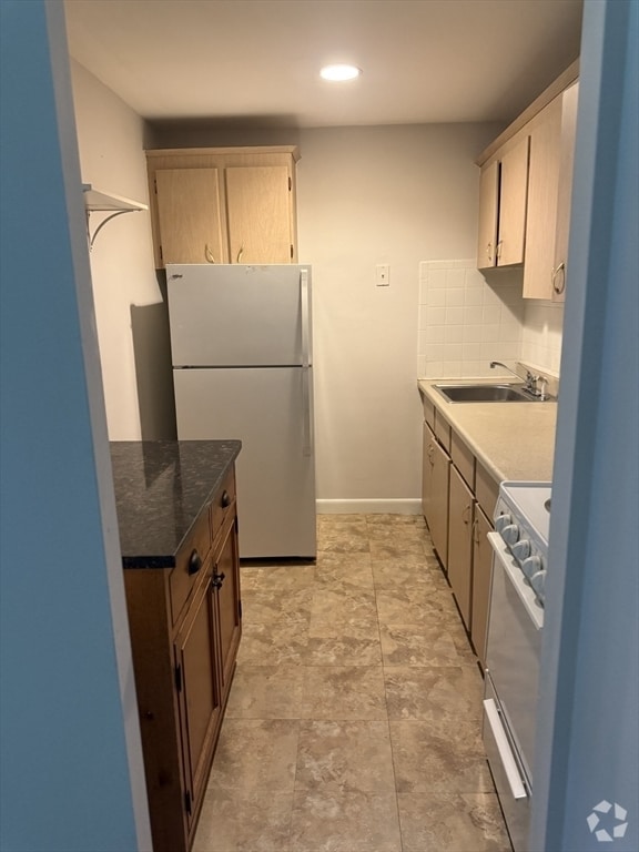 Building Photo - 292 Bedford St Unit 3 Rental