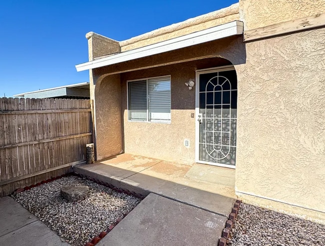 Photo - A Cozy 2 bed/ 2 bath home in the heart of Yuma! Unit Apt A