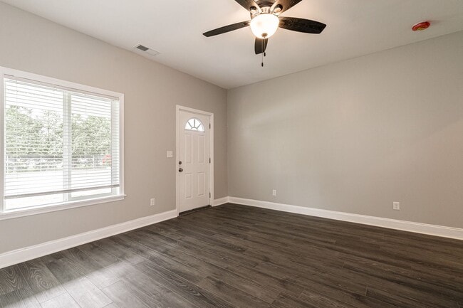 Photo - Charming 4 Bedroom For Rent.