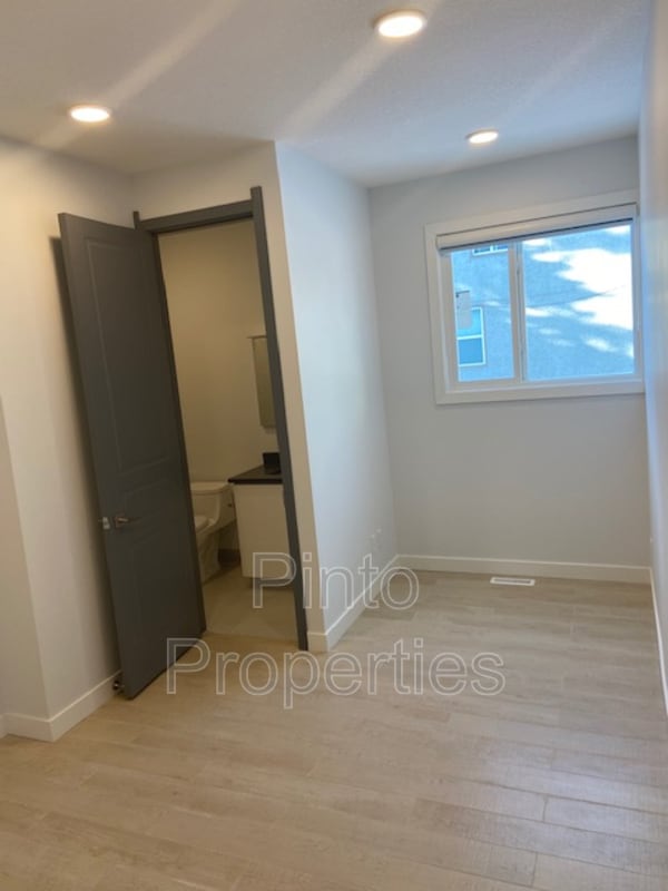 Photo - 10749-10786 86 Ave NW