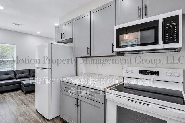 Photo - 702 Carmen Ave