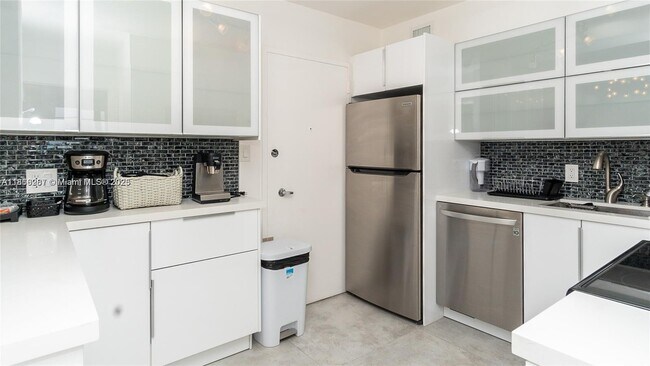 Photo - 5161 Collins Ave Unit 811