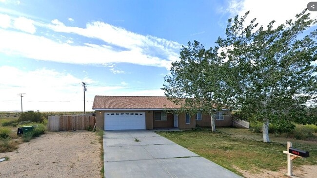 Building Photo - 10648 Peach Ave Rental