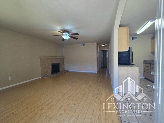 Beautiful, 2BD/1BA, Condo in The Villaggio, near Madison Ave. and American River College!
