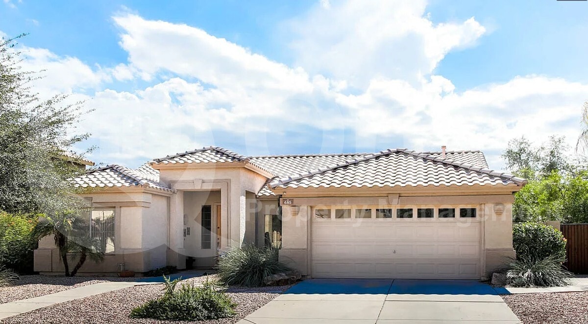 Photo - 685 W Estrella Dr House