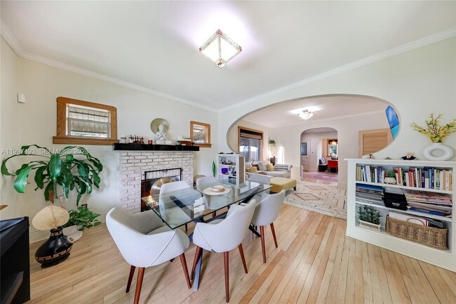 Building Photo - 521 NE 74th St