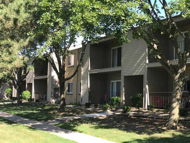 Community - Sunnymede Apartments - Troy, MI