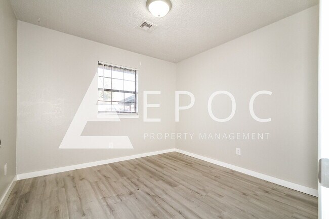 Photo - 409 Woodland Dr