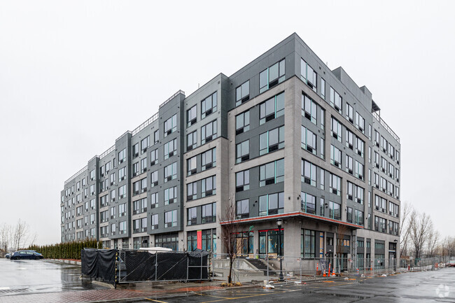 Building Photo - Aqua Rental