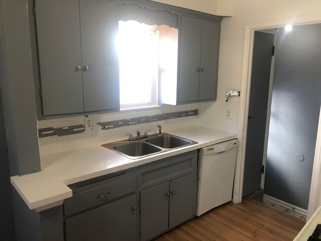 Photo - 3 BED 1 BATH IN BEAUTIFUL GARFIELD HEIGHTS!