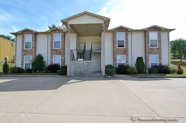 Building Photo - 2831 Hemlock Ct Unit C