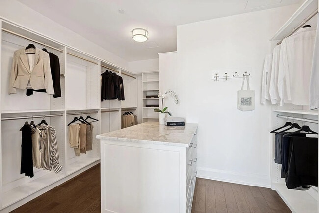 Photo - 1111 W River Pkwy Unit 1111