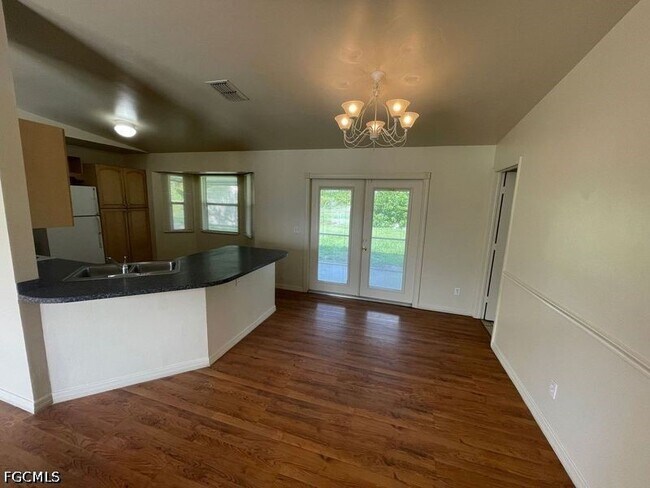 Photo - 445 Candlewick Cir W