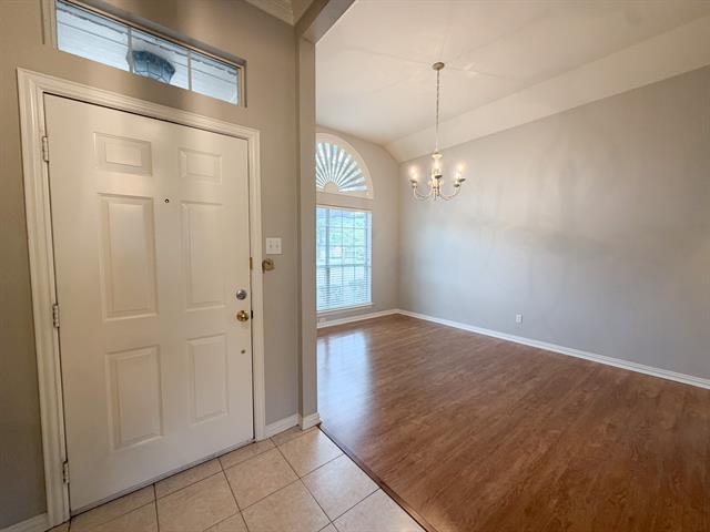 Photo - 310 Iroquois Ln