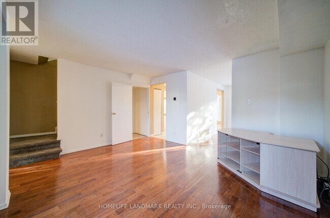 Photo - 29 Moorehouse Dr