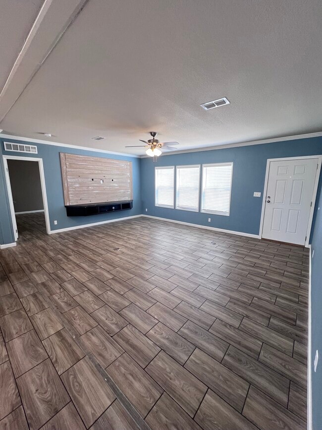 Photo - 1124 Schneider Rd