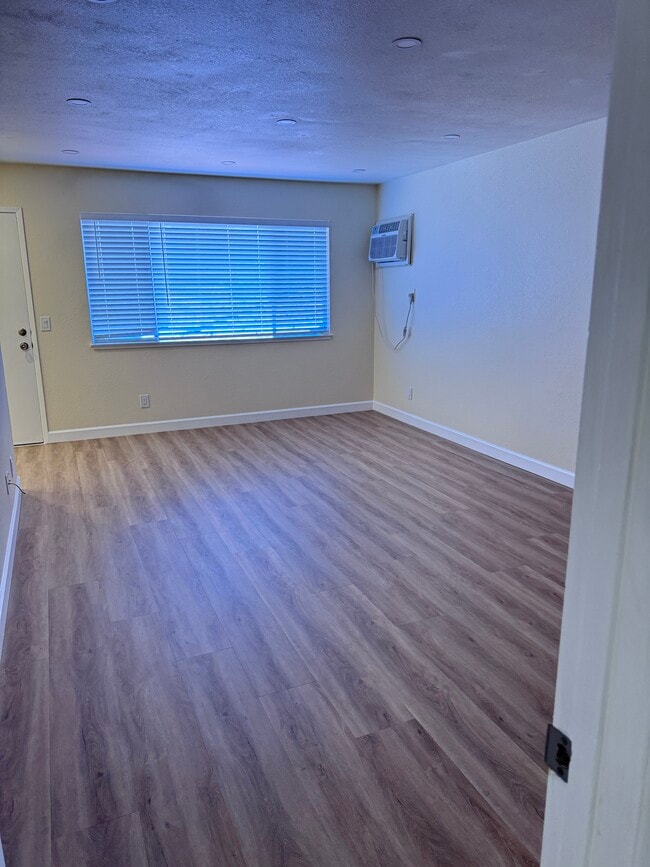 Building Photo - 511 Granger Ter Unit #3