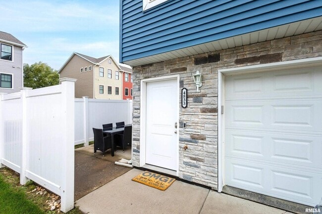 4833 Lauren Ln