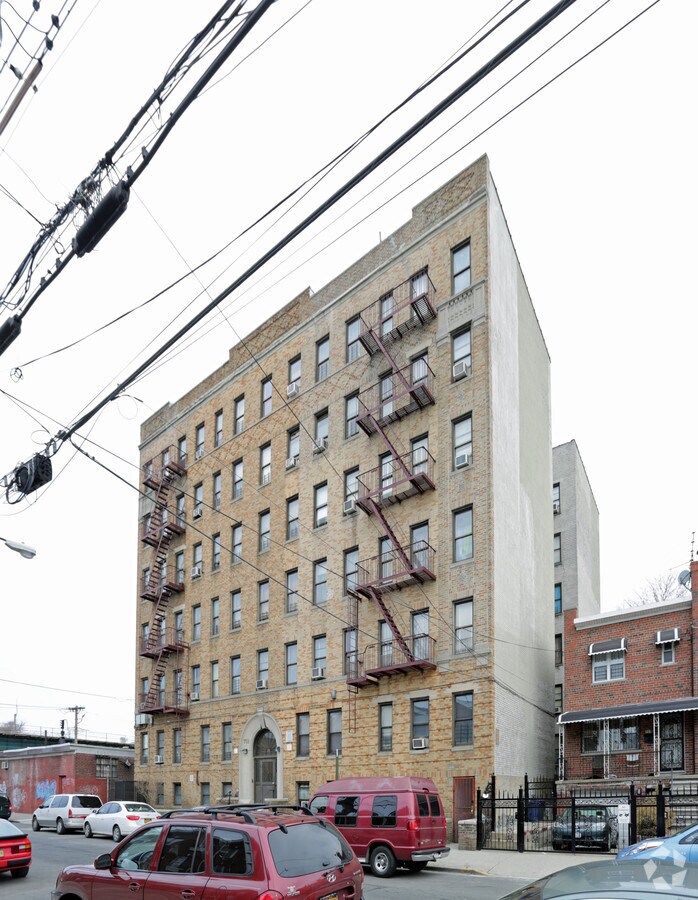 Photo - 711 E 230th St