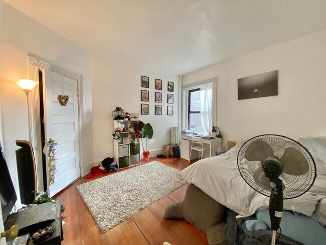 239 Harvard Ave., #2 - 240 N Harvard St Unit 2