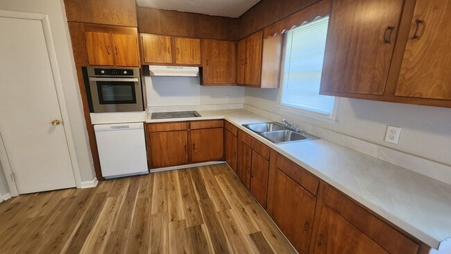 Photo - 402 Walker Ave NE Unidad C