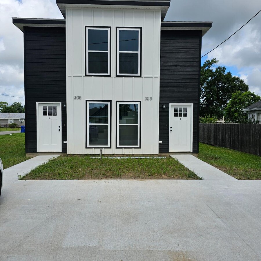 Photo - 308 Arms St