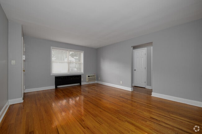 1BR, 1BA - 700SF - Living Room